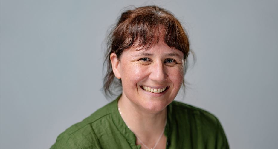 Headshot of karen knapp.